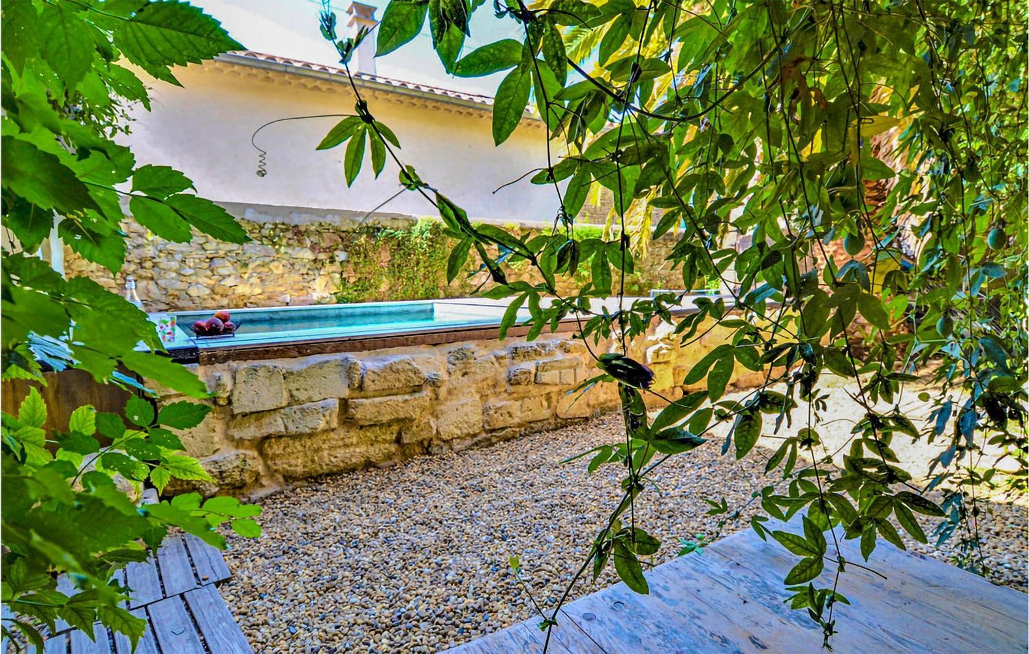 Awesome Apartment In Pujaut With Swimming Pool Exterior photo