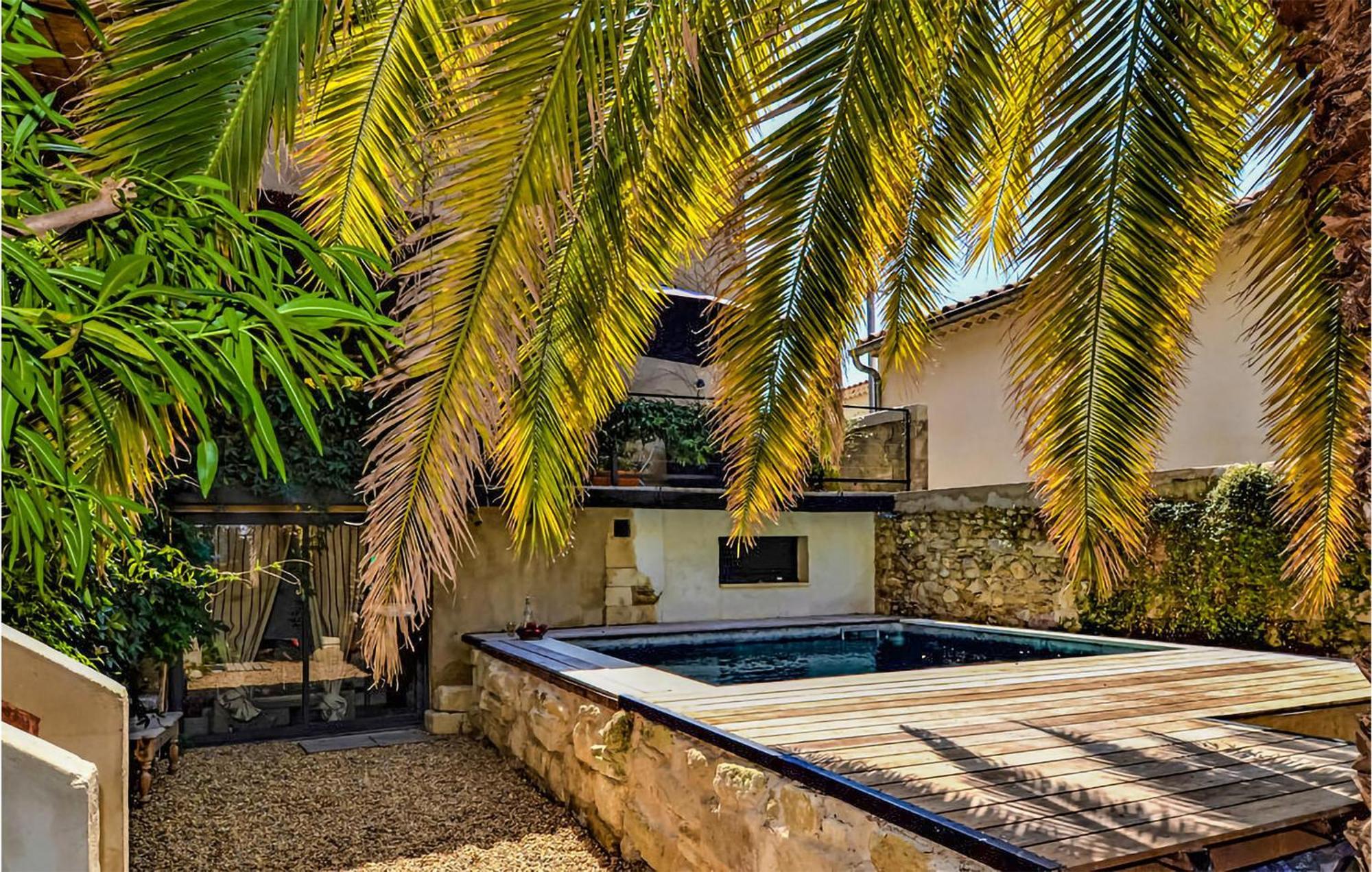 Awesome Apartment In Pujaut With Swimming Pool Exterior photo