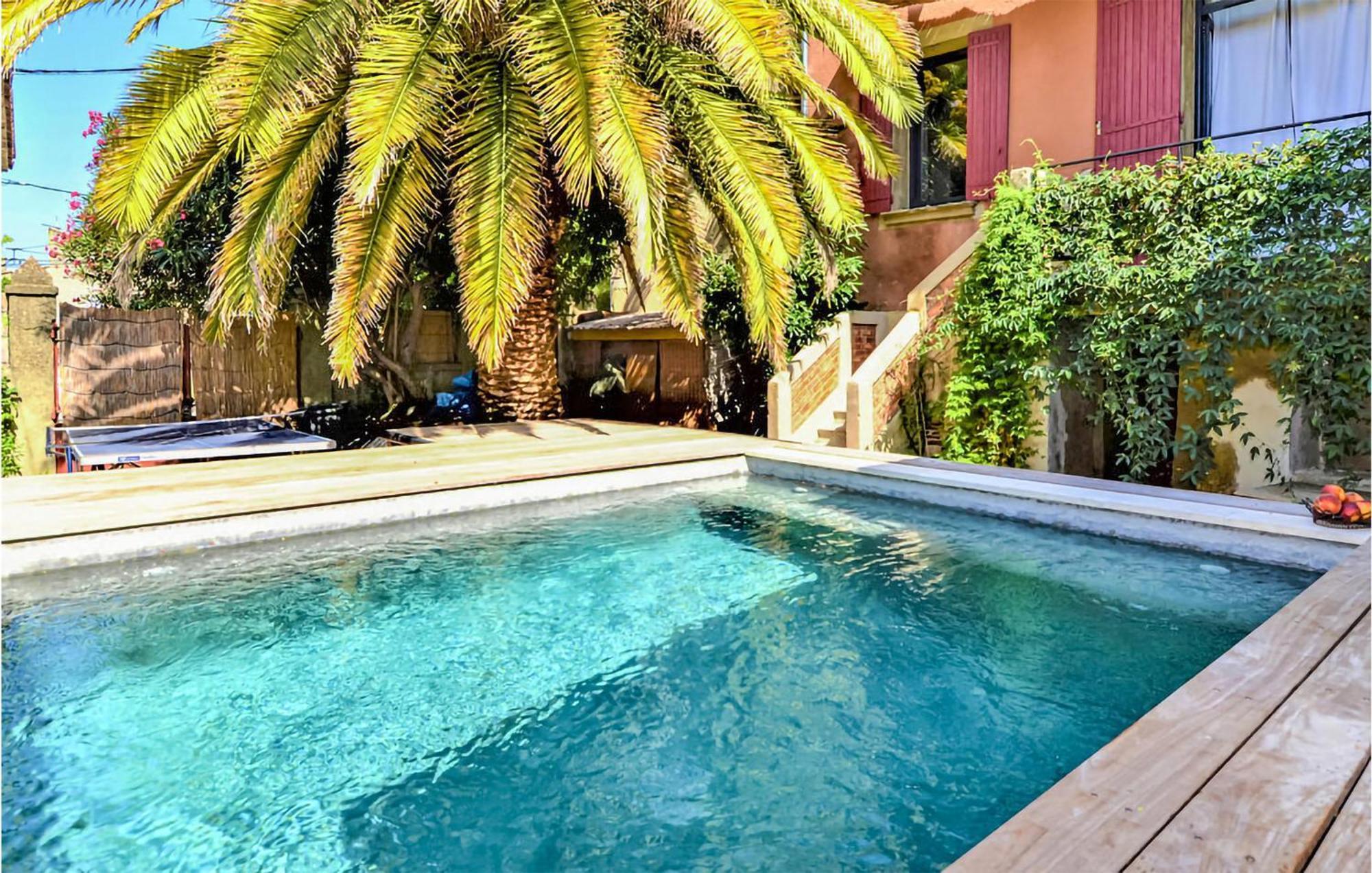 Awesome Apartment In Pujaut With Swimming Pool Exterior photo